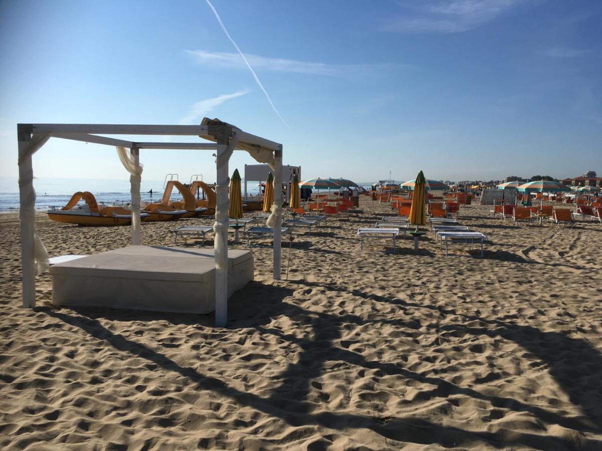 Appartamento Fronte Mare Rimini Exterior foto