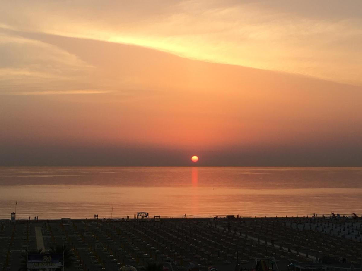 Appartamento Fronte Mare Rimini Exterior foto